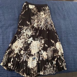 Aritzia babaton twirl skirt